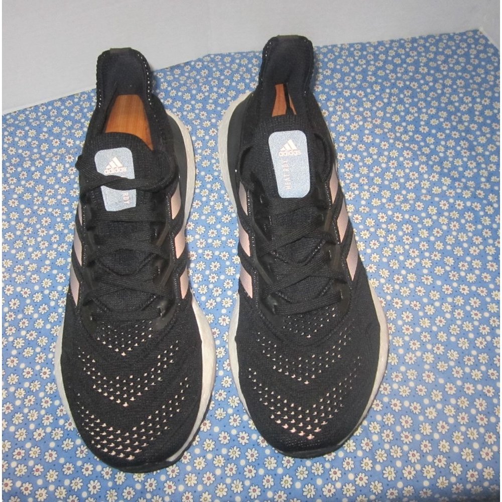 adidas Women's Ultraboost 22 Running Shoe Size 11 - Picture 2 of 12